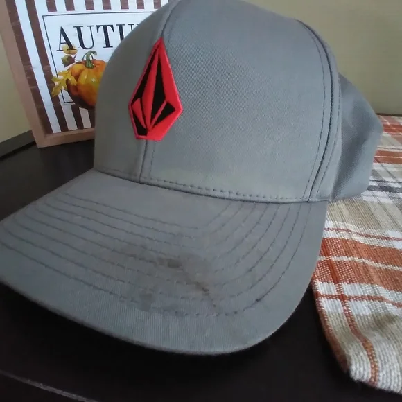 Volcom Snapback - Picture 2 of 4